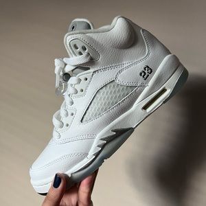 Air Jordan Retro 5- Metallic Whites ❄️🧊🤍GS Size 5